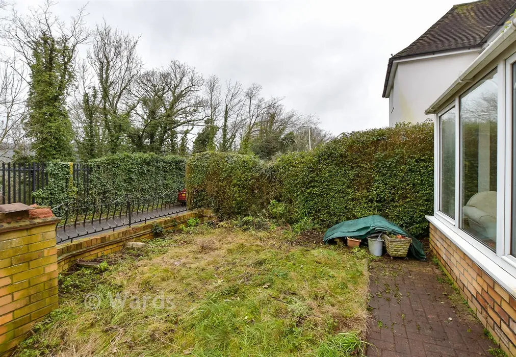 Front Garden - Knights Way, Dover, Kent - Wards of Kent