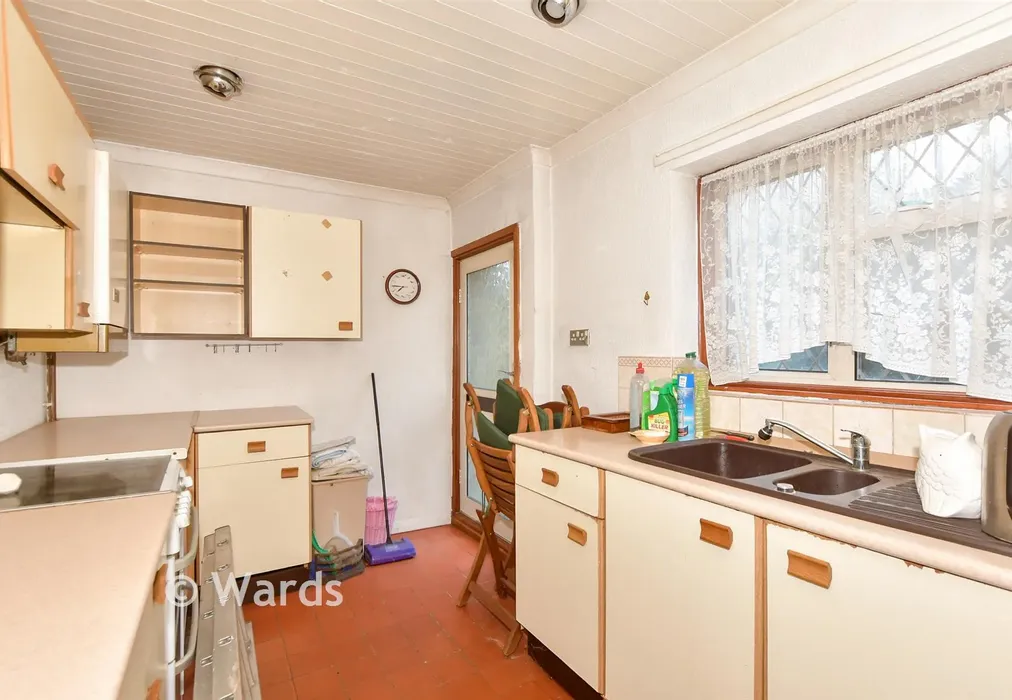 Kitchen - Knights Way, Dover, Kent - Wards of Kent