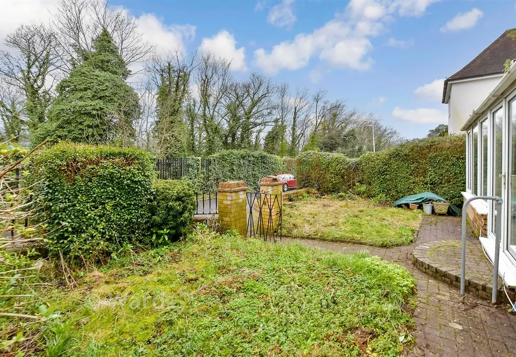 Front Garden - Knights Way, Dover, Kent - Wards of Kent