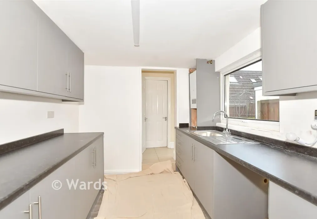 Kitchen - Oswald Road, Dover, Kent - Wards of Kent