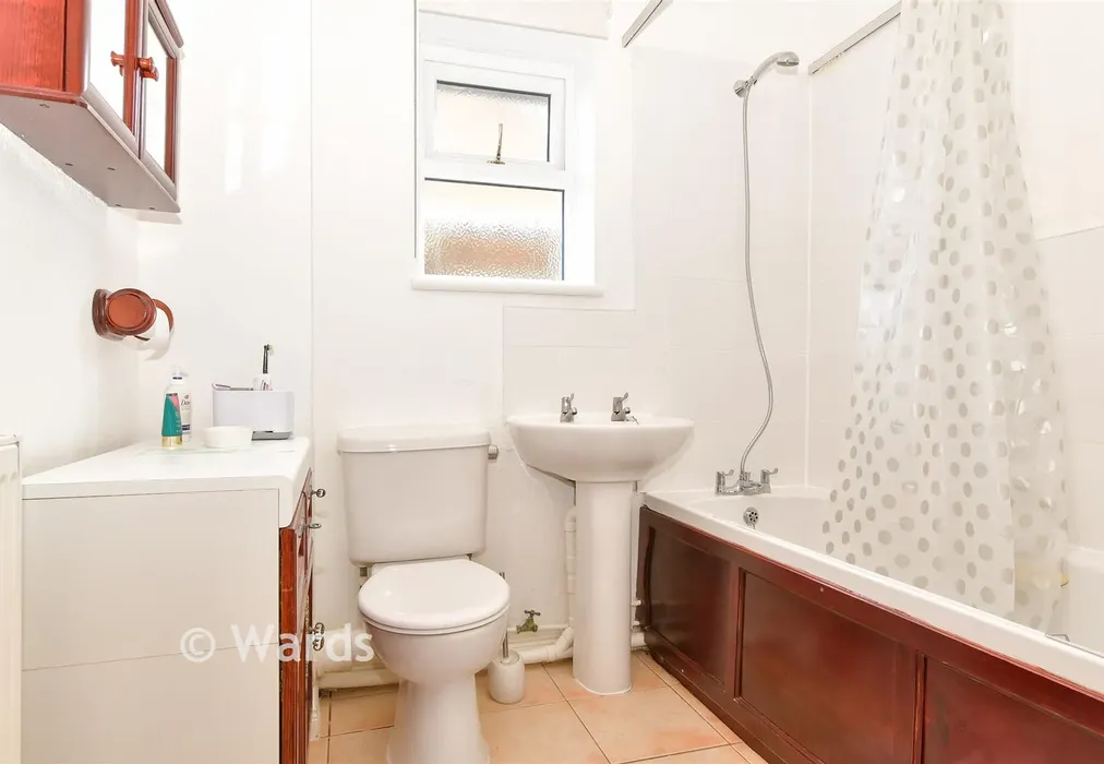 Bathroom - Shepherds Gate, Hempstead, Gillingham, Kent - Wards of Kent