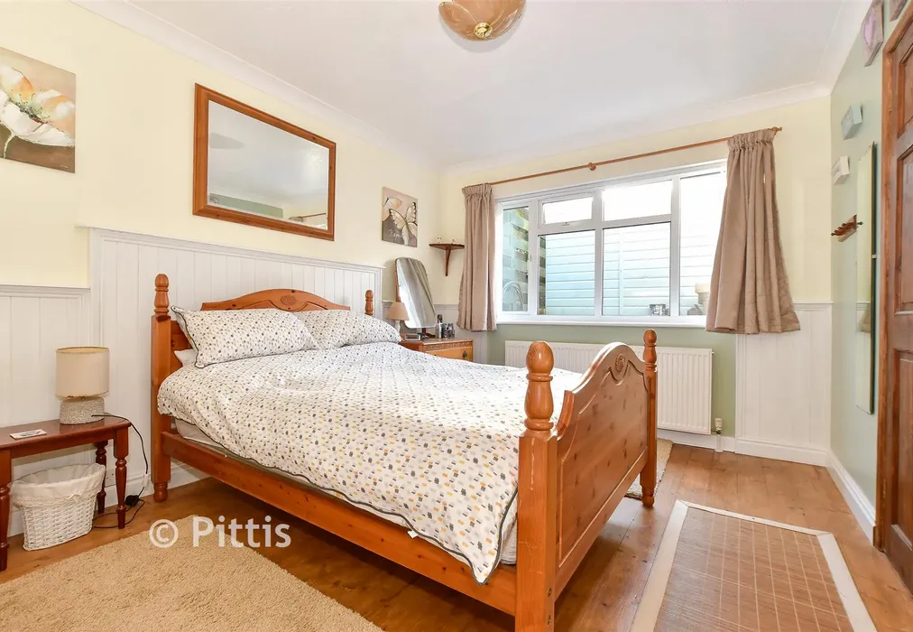 Bedroom 1 - Blythe Way, Shanklin, Isle of Wight - Wards of Kent