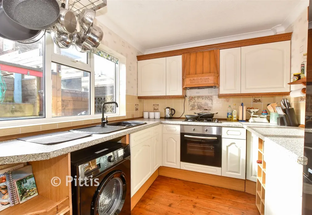 Kitchen - Blythe Way, Shanklin, Isle of Wight - Wards of Kent