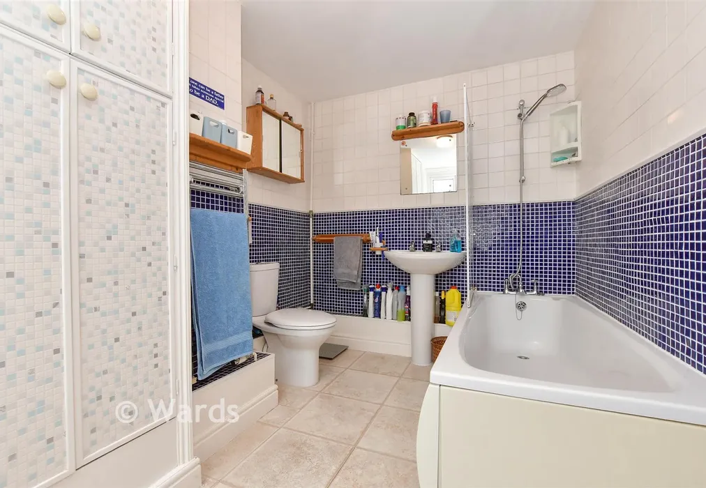 Bathroom - Lower Street, Eastry, Sandwich, Kent - Wards of Kent