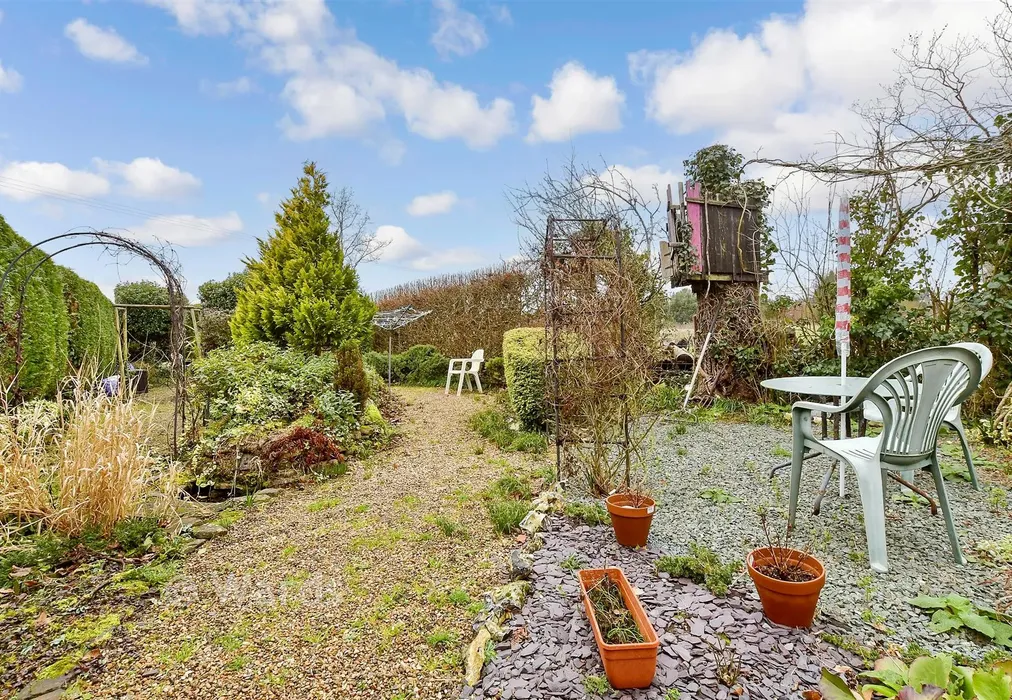 Rear Garden - Lower Street, Eastry, Sandwich, Kent - Wards of Kent