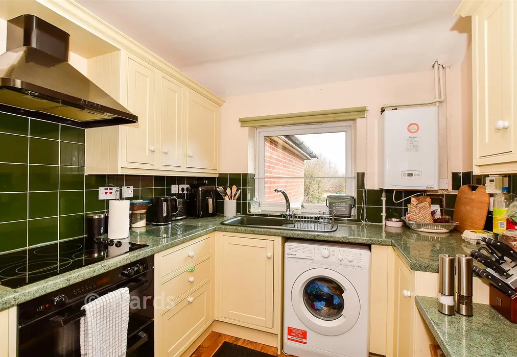 Kitchen - Water Lane, Smarden, Ashford, Kent - Wards of Kent