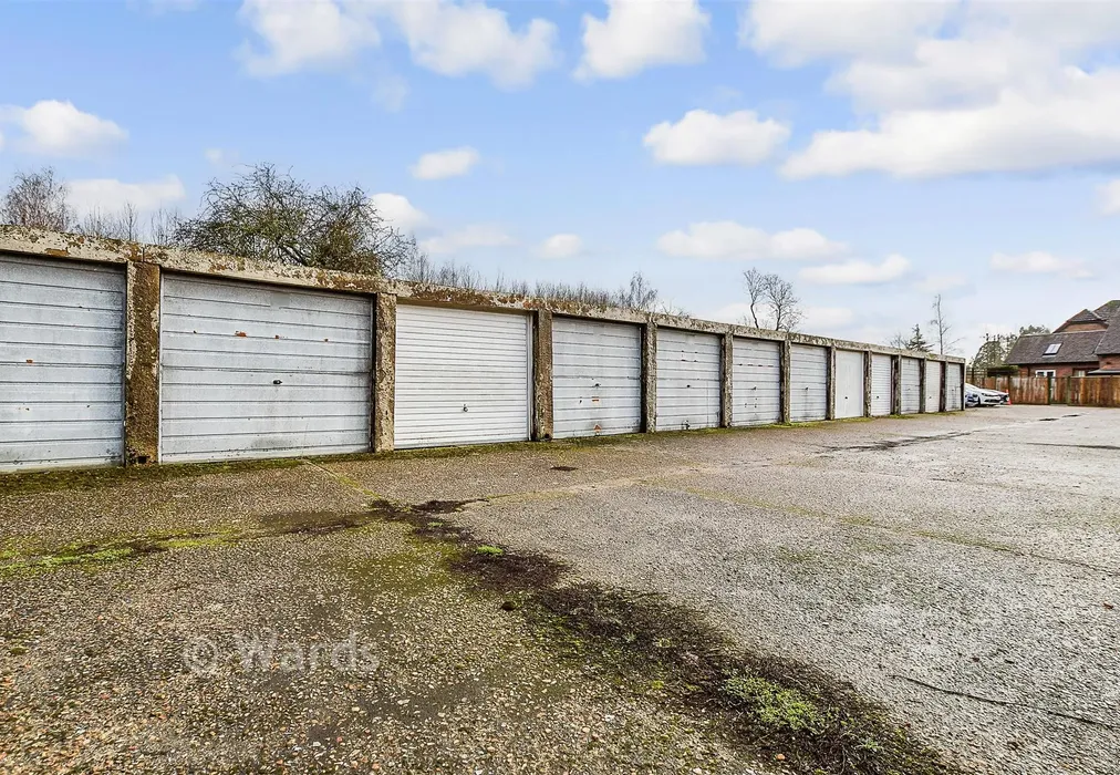Driveway/Parking - Water Lane, Smarden, Ashford, Kent - Wards of Kent