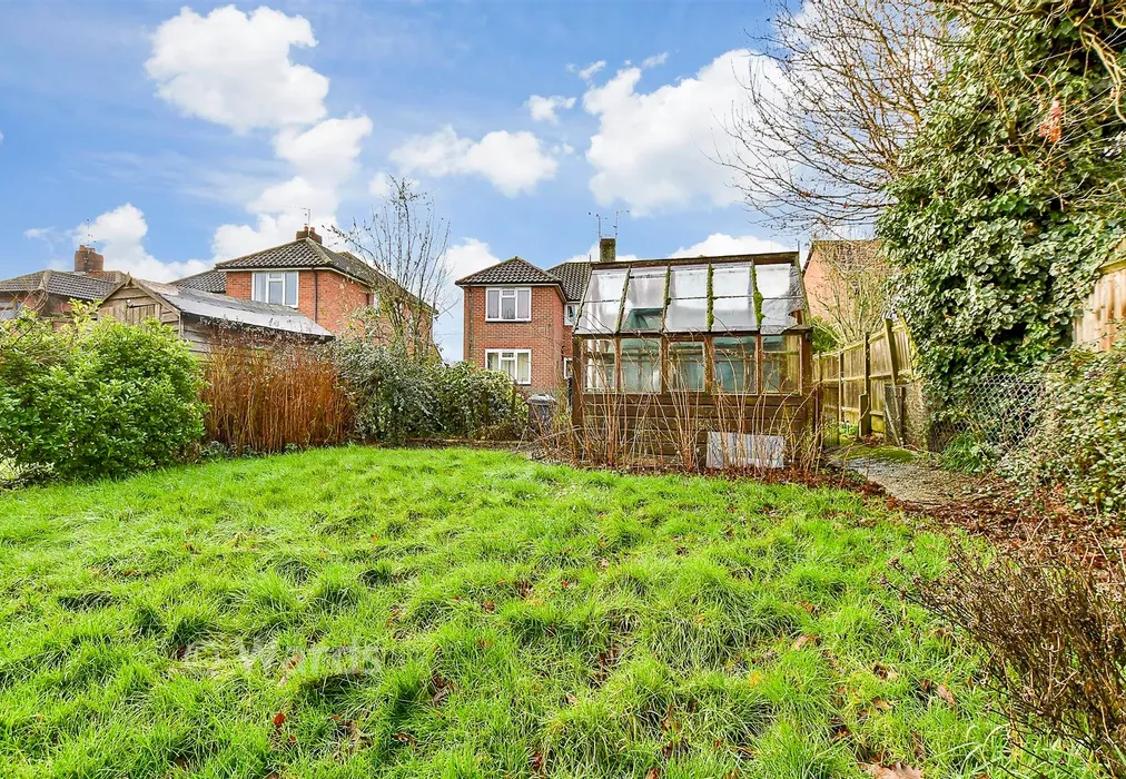 Rear Garden - Water Lane, Smarden, Ashford, Kent - Wards of Kent