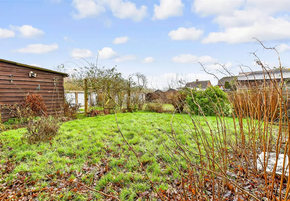 Rear Garden - Water Lane, Smarden, Ashford, Kent - Wards of Kent