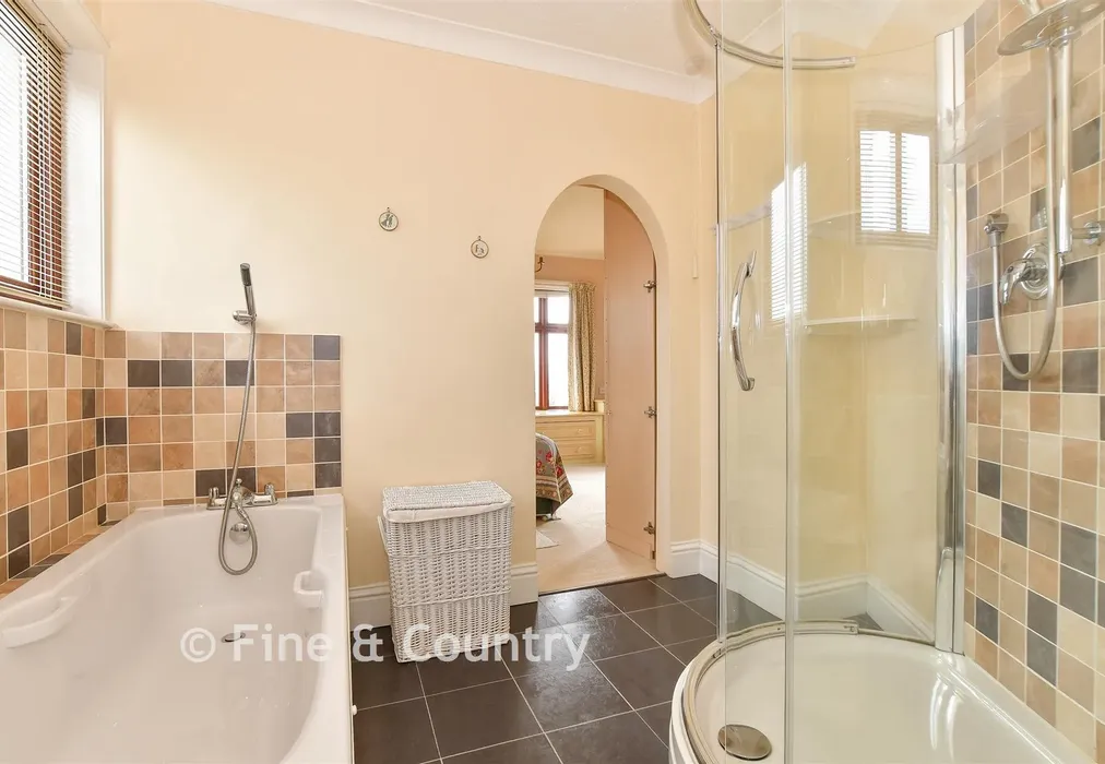 En-Suite Bathroom - St. Boniface Cliff Road, Shanklin, Isle of Wight - Wards of Kent