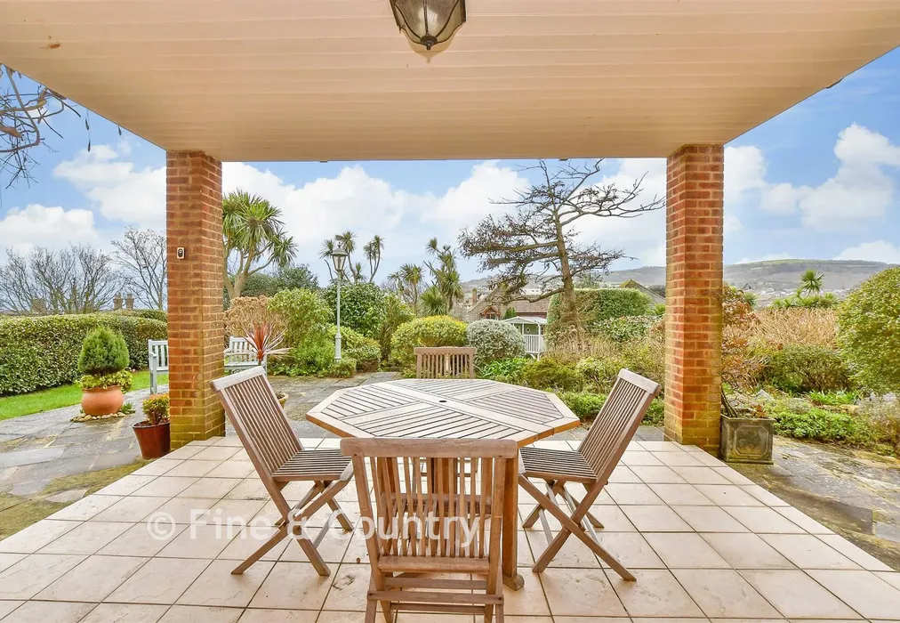 External Lifestyle Photograph - St. Boniface Cliff Road, Shanklin, Isle of Wight - Wards of Kent