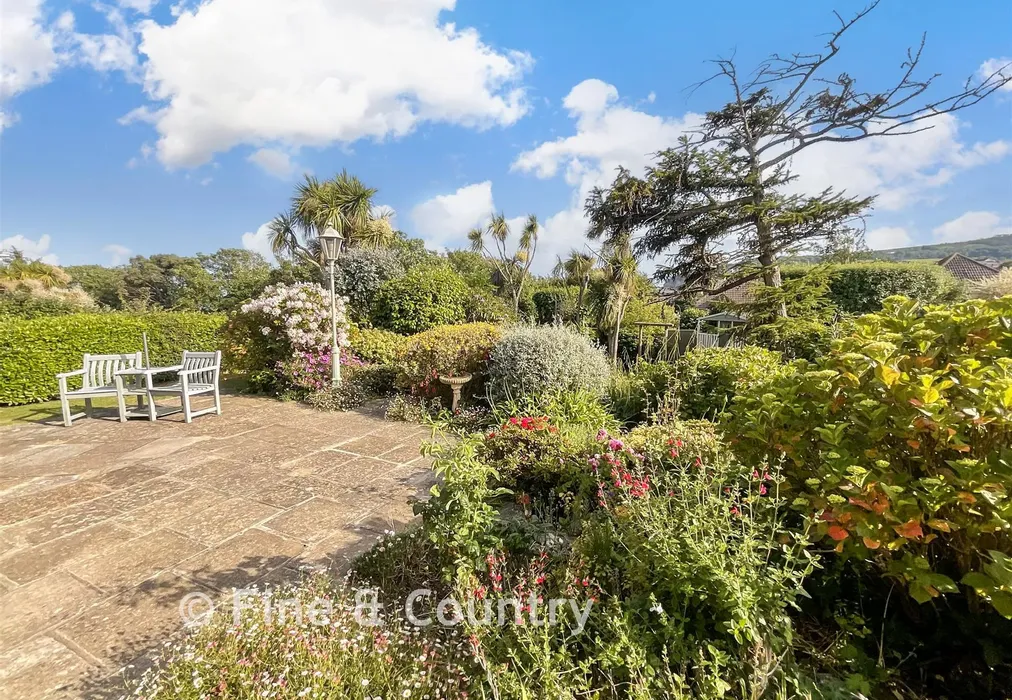 Patio - St. Boniface Cliff Road, Shanklin, Isle of Wight - Wards of Kent