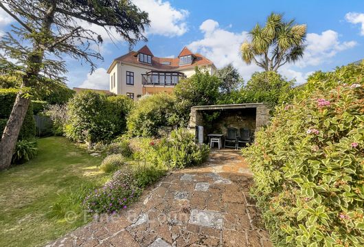St. Boniface Cliff Road, Shanklin, Isle of Wight - Wards of Kent