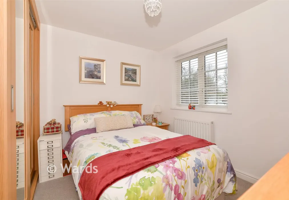 Bedroom 2 - Lakeside Avenue, Faversham, Kent - Wards of Kent