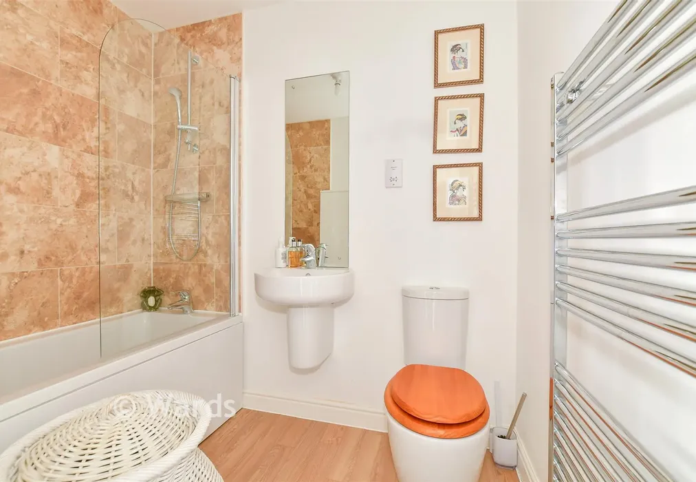 Bathroom - Lakeside Avenue, Faversham, Kent - Wards of Kent
