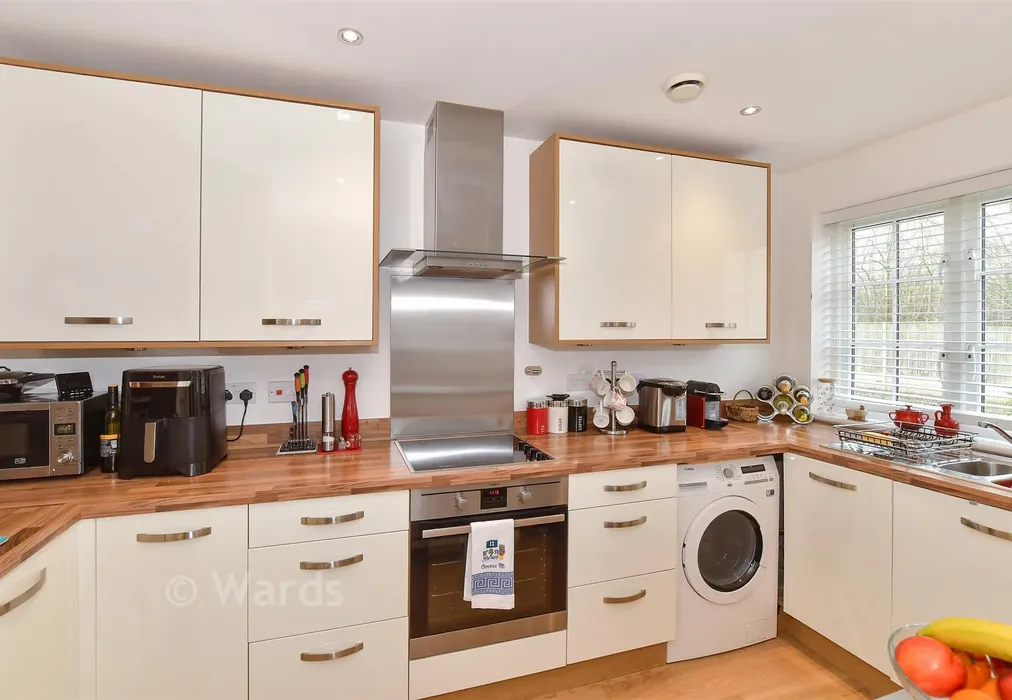 Kitchen - Lakeside Avenue, Faversham, Kent - Wards of Kent