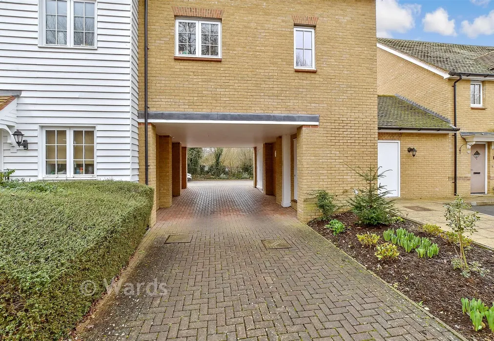 Driveway/Parking - Lakeside Avenue, Faversham, Kent - Wards of Kent