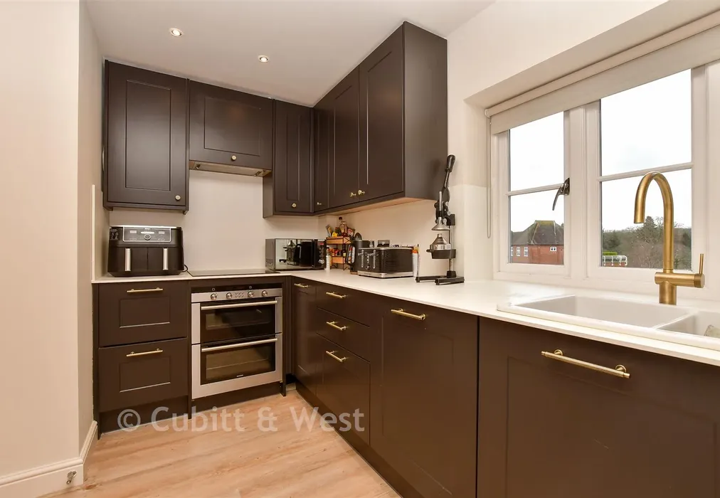 Kitchen - Elizabeth Drive, Banstead, Surrey - Wards of Kent
