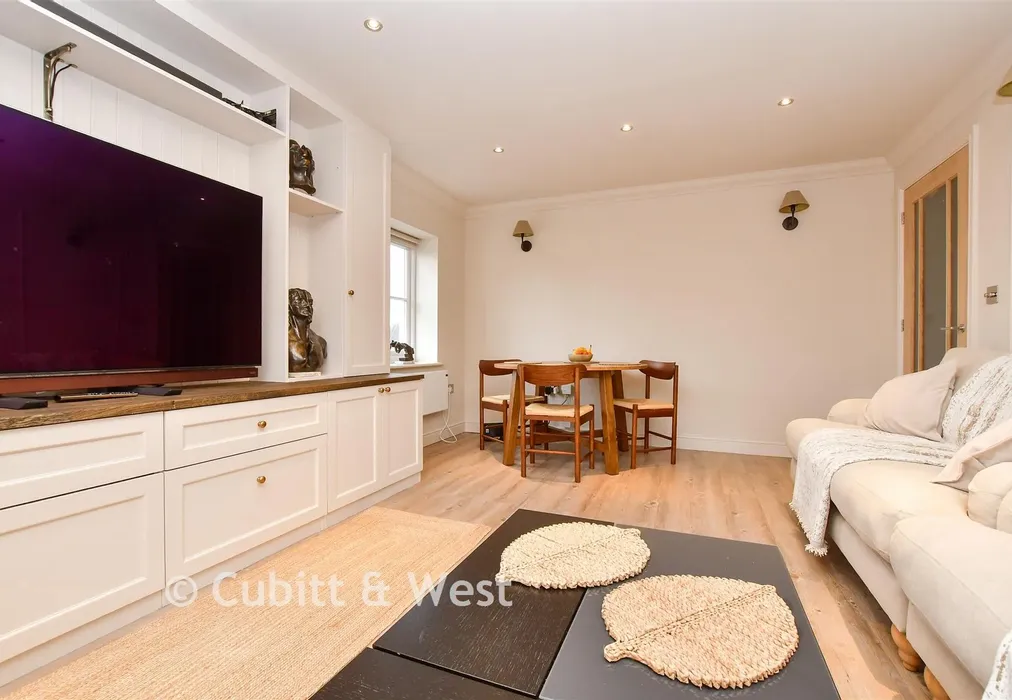 Living Room - Elizabeth Drive, Banstead, Surrey - Wards of Kent