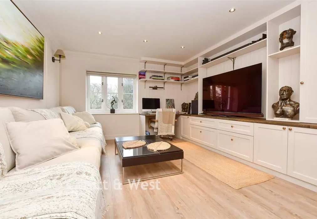 Living Room - Elizabeth Drive, Banstead, Surrey - Wards of Kent