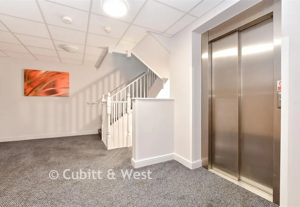 Internal Feature - Elizabeth Drive, Banstead, Surrey - Wards of Kent