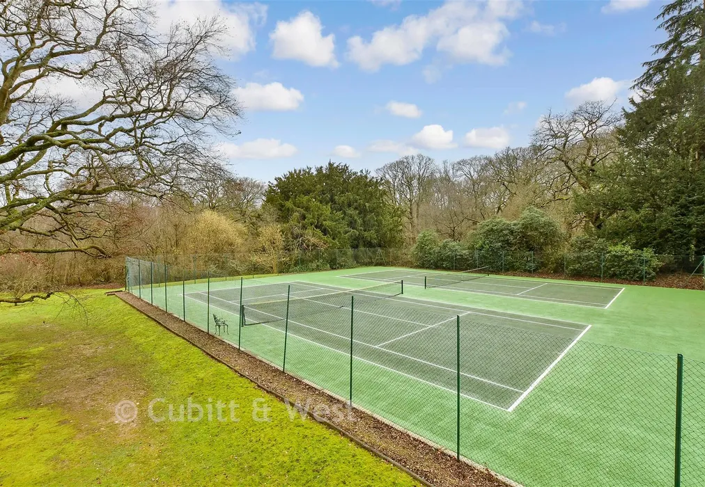 External Feature - Elizabeth Drive, Banstead, Surrey - Wards of Kent