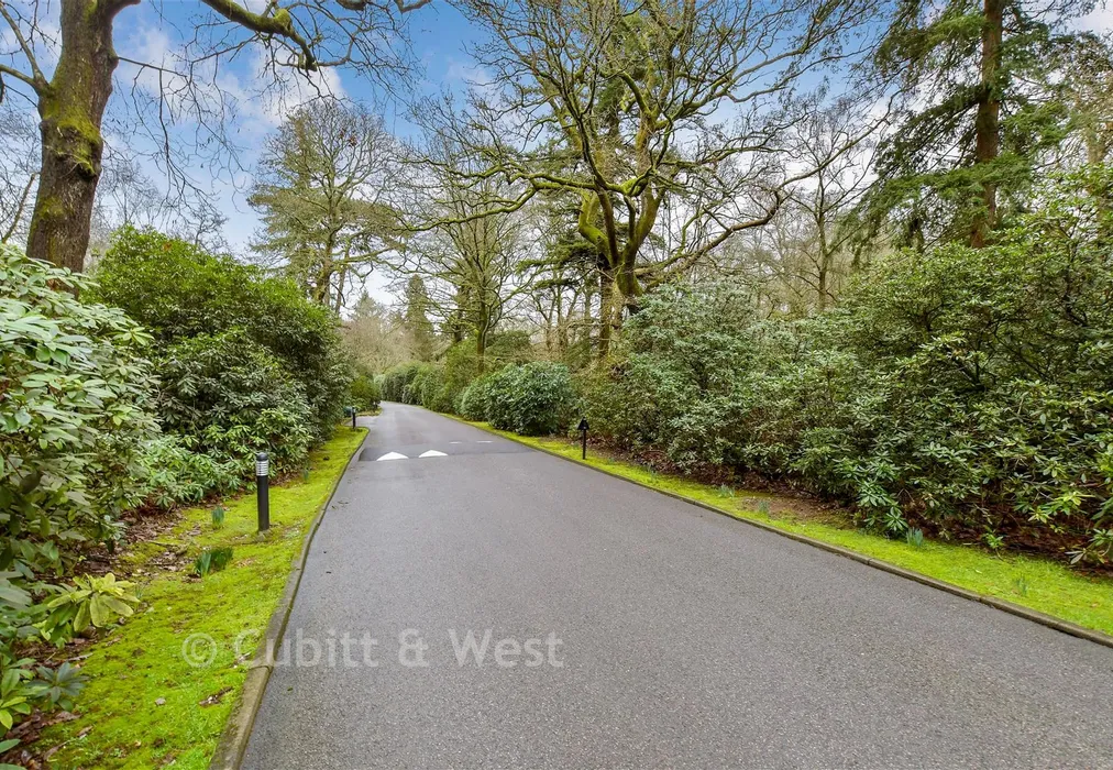 Surrounding Area - Elizabeth Drive, Banstead, Surrey - Wards of Kent