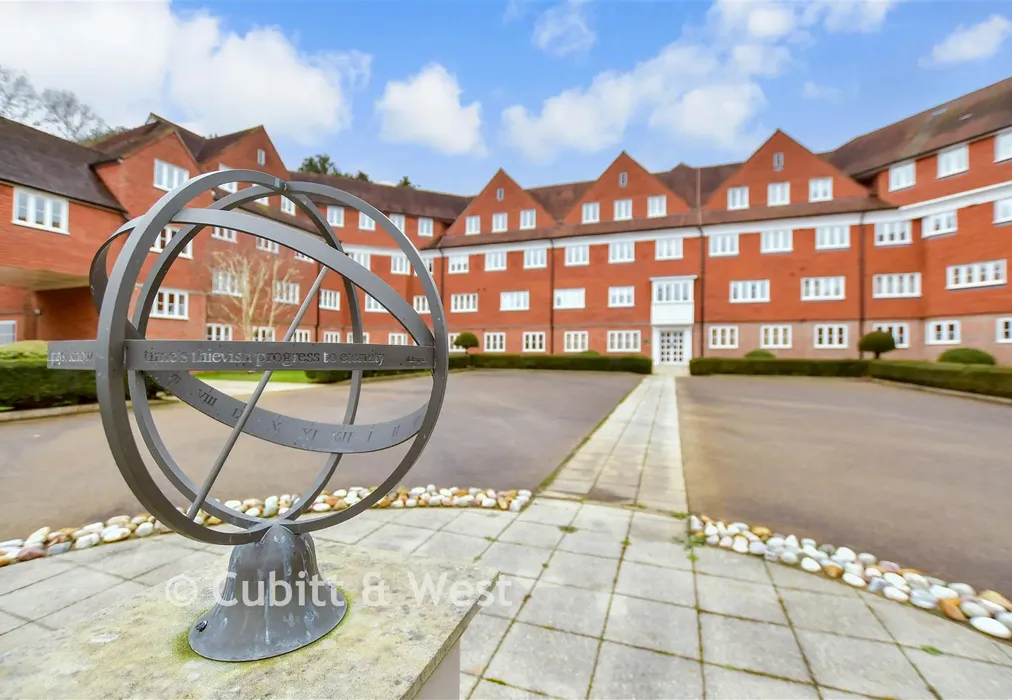 External Lifestyle Photograph - Elizabeth Drive, Banstead, Surrey - Wards of Kent