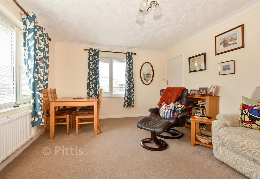 Lounge - Station Road, Wootton, Isle of Wight - Wards of Kent