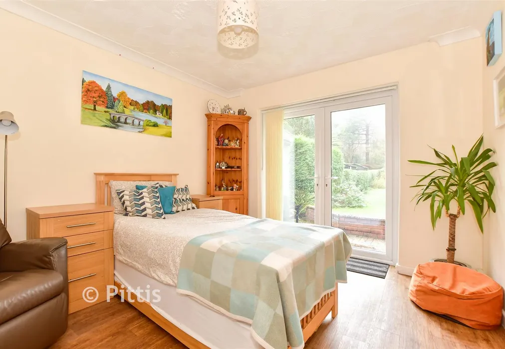 Bedroom 2 - Station Road, Wootton, Isle of Wight - Wards of Kent