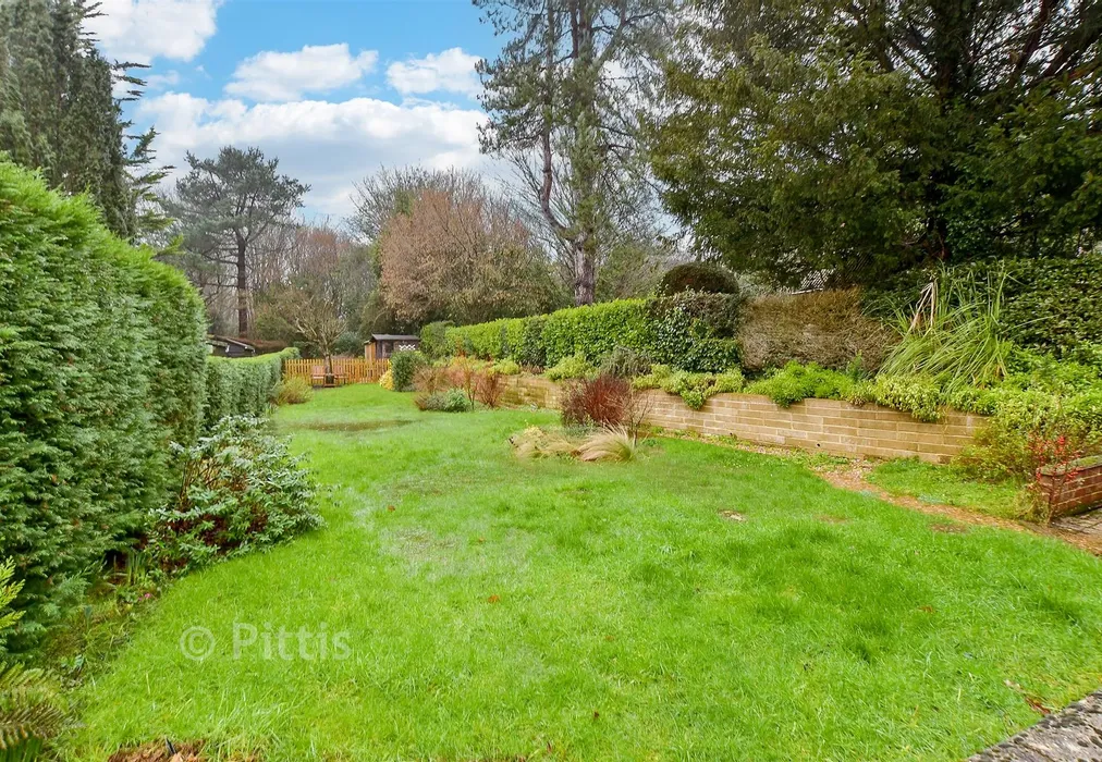 Rear Garden - Station Road, Wootton, Isle of Wight - Wards of Kent