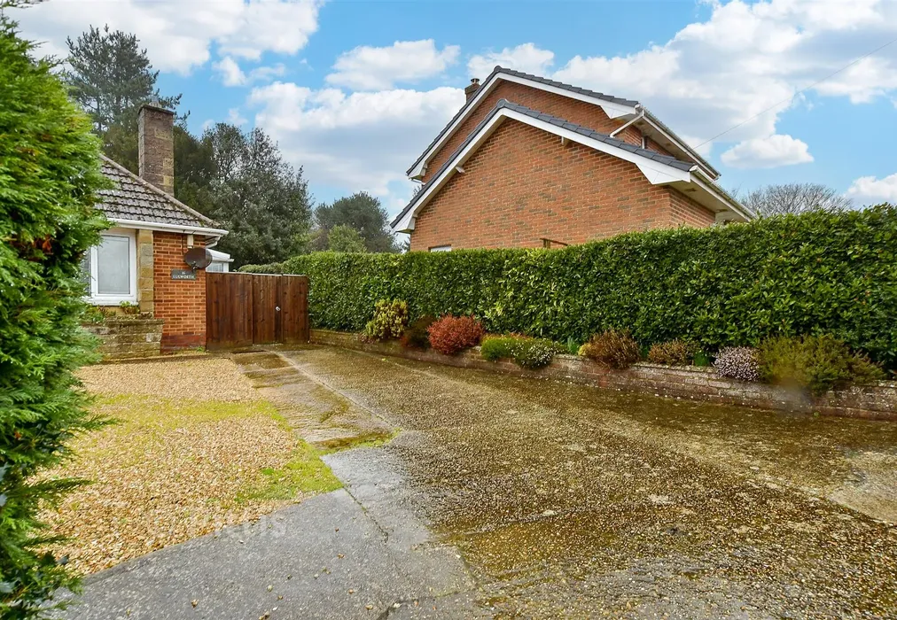 Driveway/Parking - Station Road, Wootton, Isle of Wight - Wards of Kent