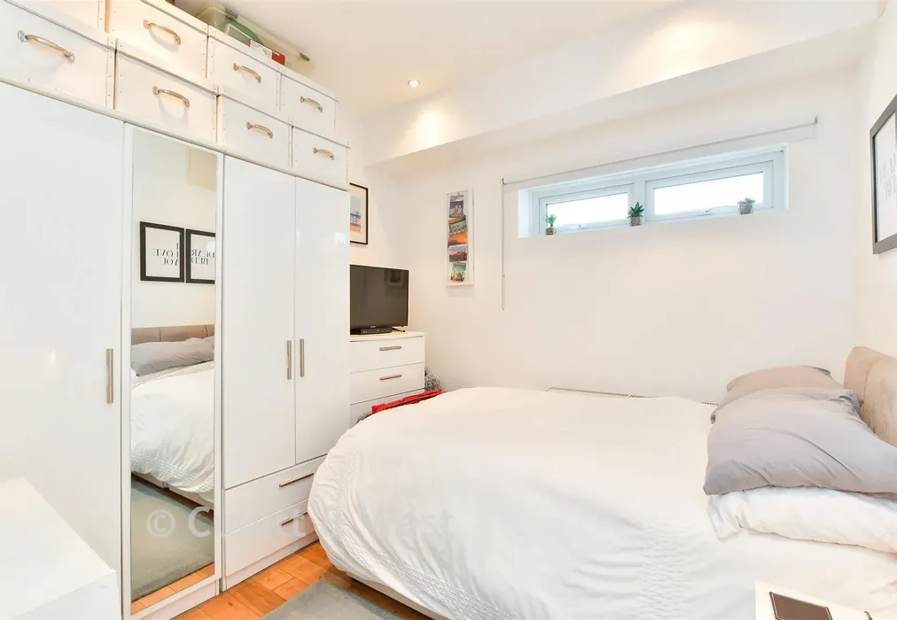 Bedroom - Hythe Road, Brighton, East Sussex - Wards of Kent