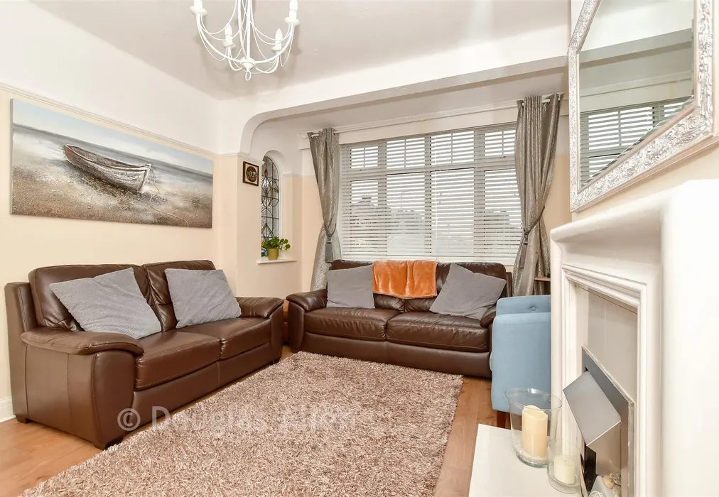Lounge - Eccleston Crescent, Romford, Essex - Wards of Kent