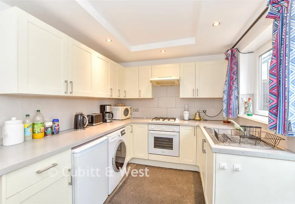 Kitchen - Oberon Close, Waterlooville, Hampshire - Wards of Kent