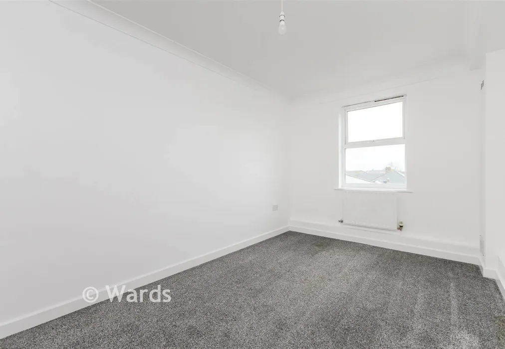 Bedroom 1 - Overcliffe, Gravesend, Kent - Wards of Kent