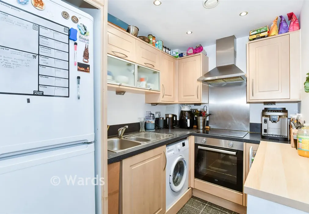 Kitchen - Kingfisher Meadow, Maidstone, Kent - Wards of Kent