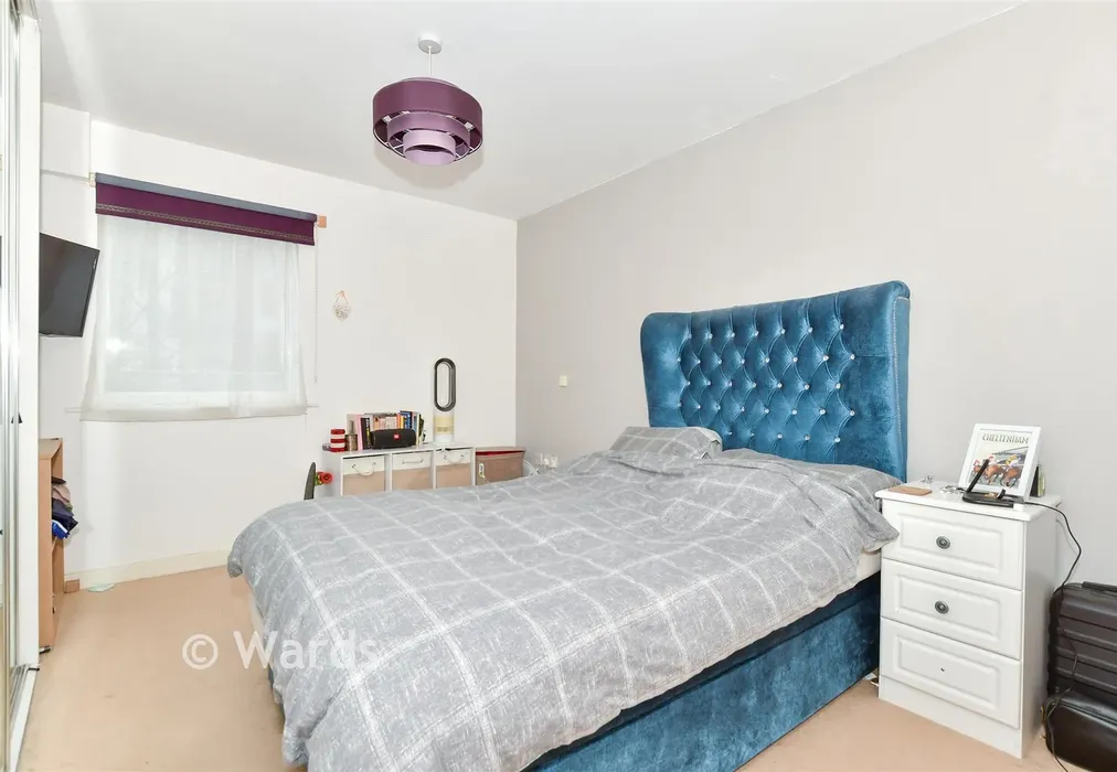 Bedroom 1 - Kingfisher Meadow, Maidstone, Kent - Wards of Kent