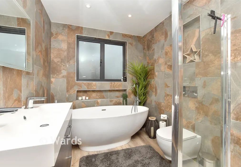 Bathroom - Bakers Avenue, West Kingsdown, Sevenoaks, Kent - Wards of Kent