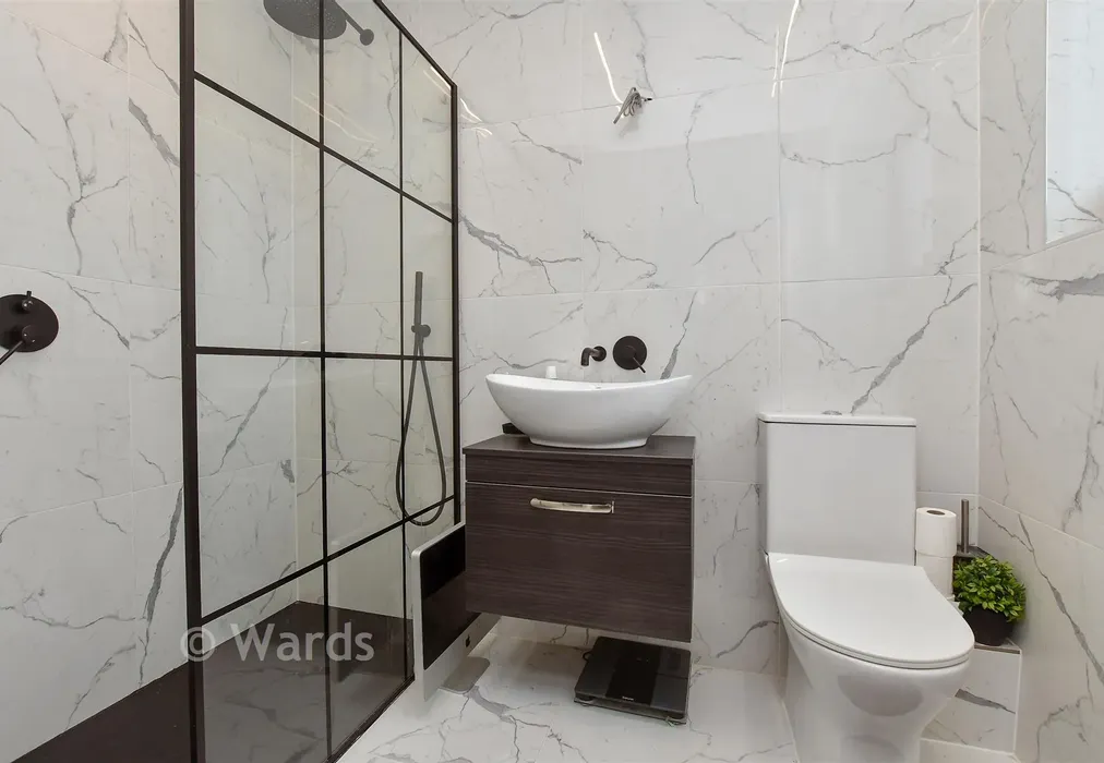 En-Suite Shower Room - Bakers Avenue, West Kingsdown, Sevenoaks, Kent - Wards of Kent