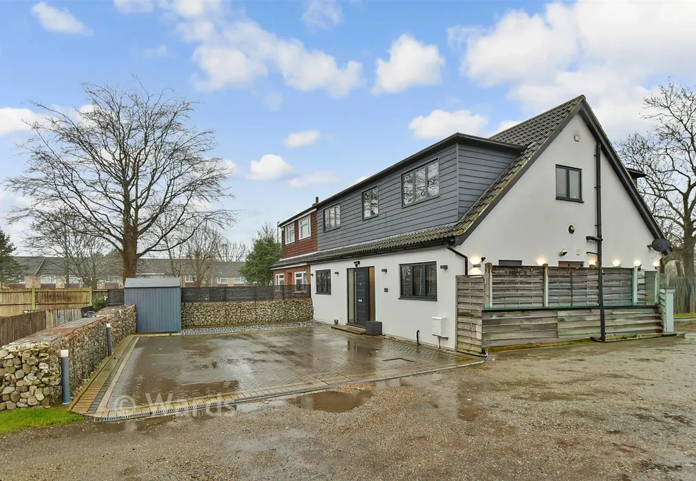 Driveway/Parking - Bakers Avenue, West Kingsdown, Sevenoaks, Kent - Wards of Kent