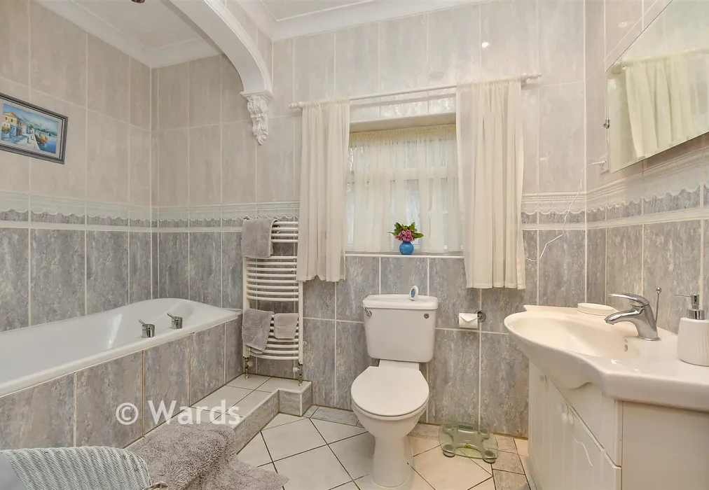 Bathroom - Wood Hill, Meopham, Kent - Wards of Kent