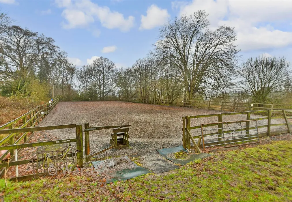 External Feature - Wood Hill, Meopham, Kent - Wards of Kent