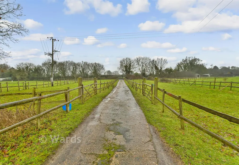 Driveway/Parking - Wood Hill, Meopham, Kent - Wards of Kent