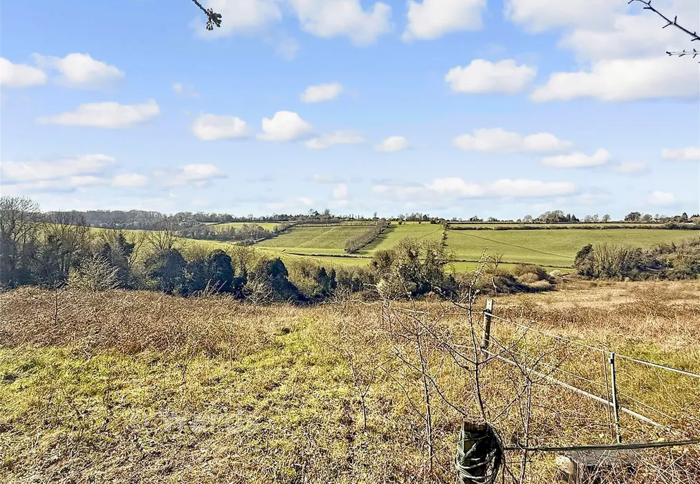 Field Views (KD) - Wood Hill, Meopham, Kent - Wards of Kent