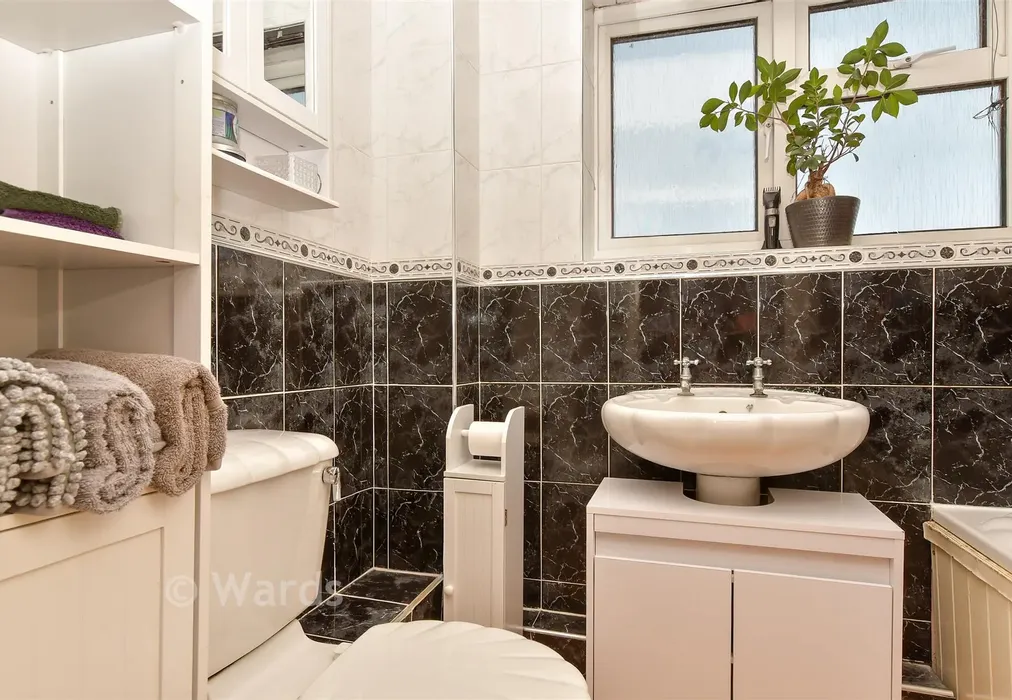 Bathroom - Cliff View Gardens, Warden, Sheerness, Kent - Wards of Kent