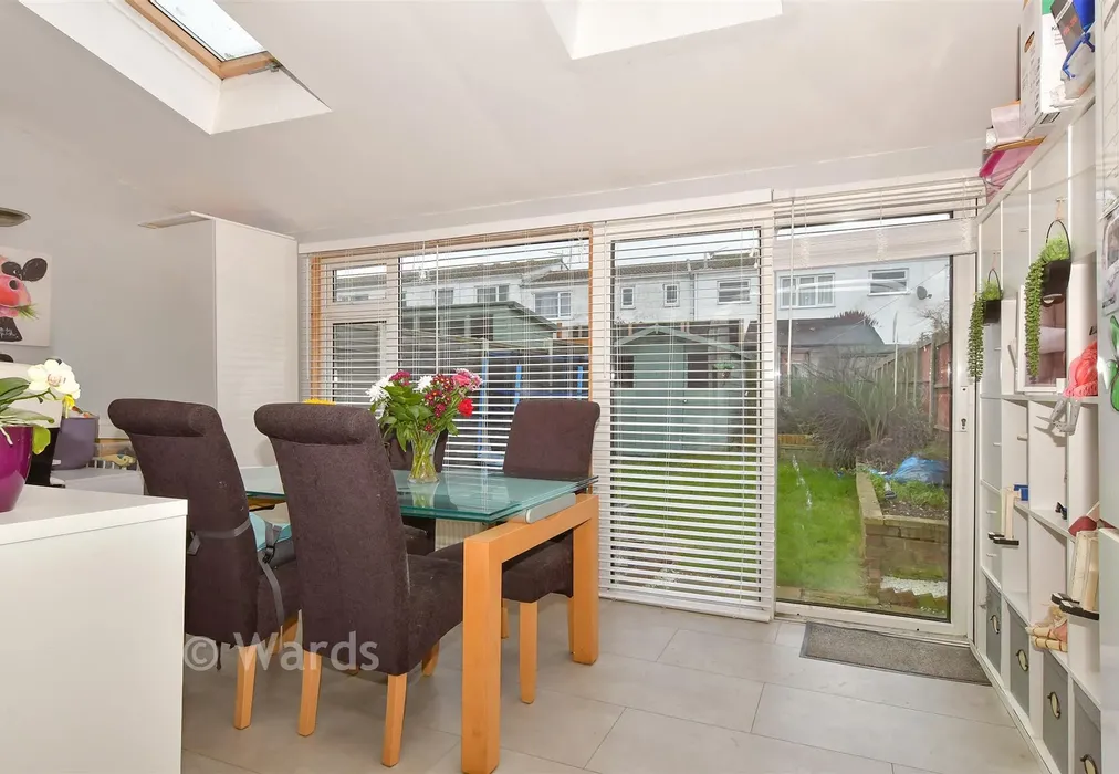 Family Area - Cliff View Gardens, Warden, Sheerness, Kent - Wards of Kent