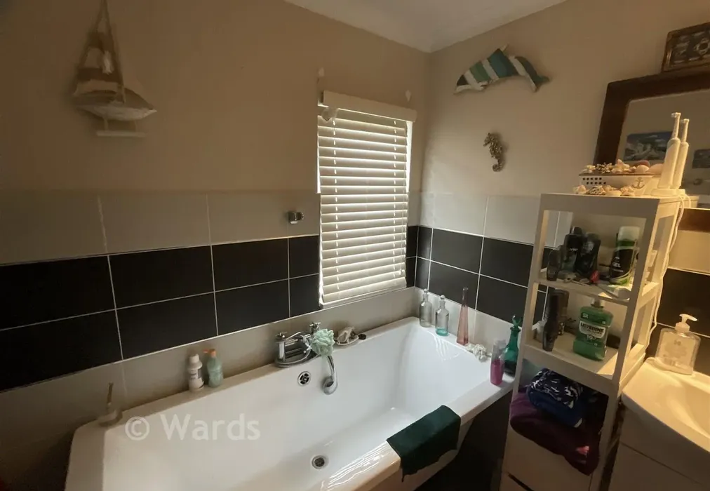Bathroom - Labour In Vain Road, Wrotham, Sevenoaks, Kent - Wards of Kent