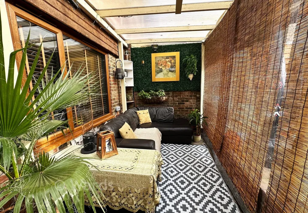 Lean-To - Maynards, Marden, Tonbridge, Kent - Wards of Kent