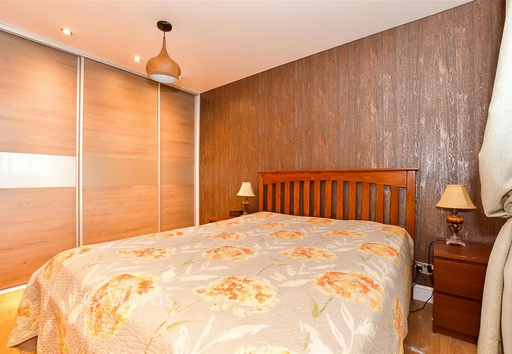 Bedroom 1 - Maynards, Marden, Tonbridge, Kent - Wards of Kent